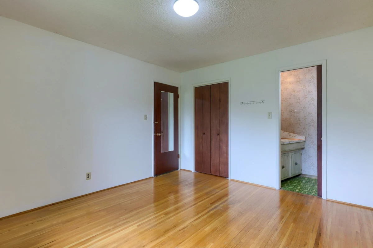 Kitchen Island Photo of 3492 E 49th Avenue, Vancouver, BC