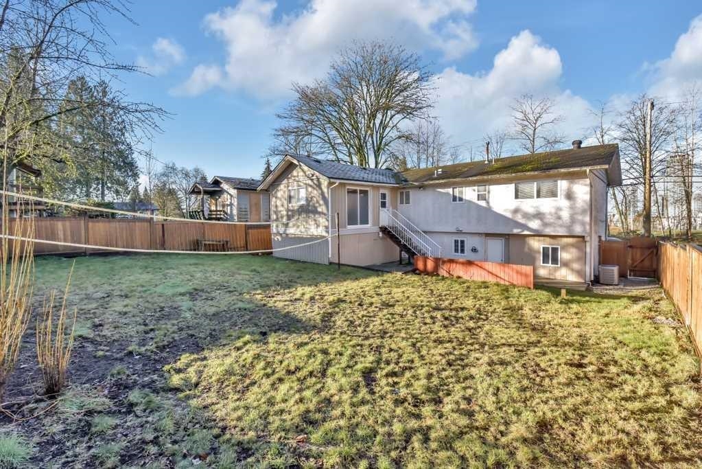 Kitchen Island Photo of 10320 140 Street, Surrey, BC
