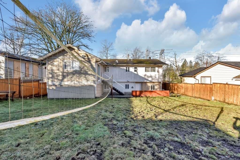 Kitchen Photo of 10320 140 Street, Surrey, BC