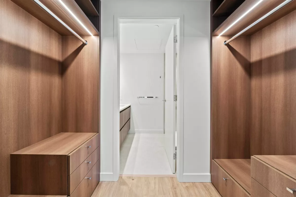 Entry Foyer Photo of 806 720 Farrow Street, Coquitlam, BC