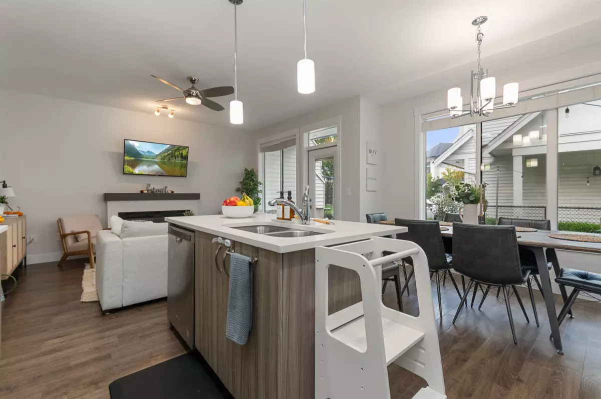 Hallway Photo of 2 5797 Promontory Road, Chilliwack, BC