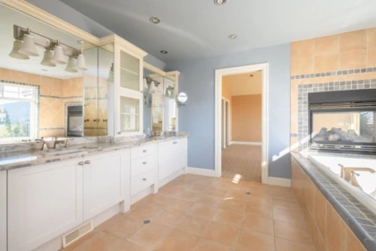 Entry Foyer Photo of 3233 Chartwell Lane, Coquitlam, BC