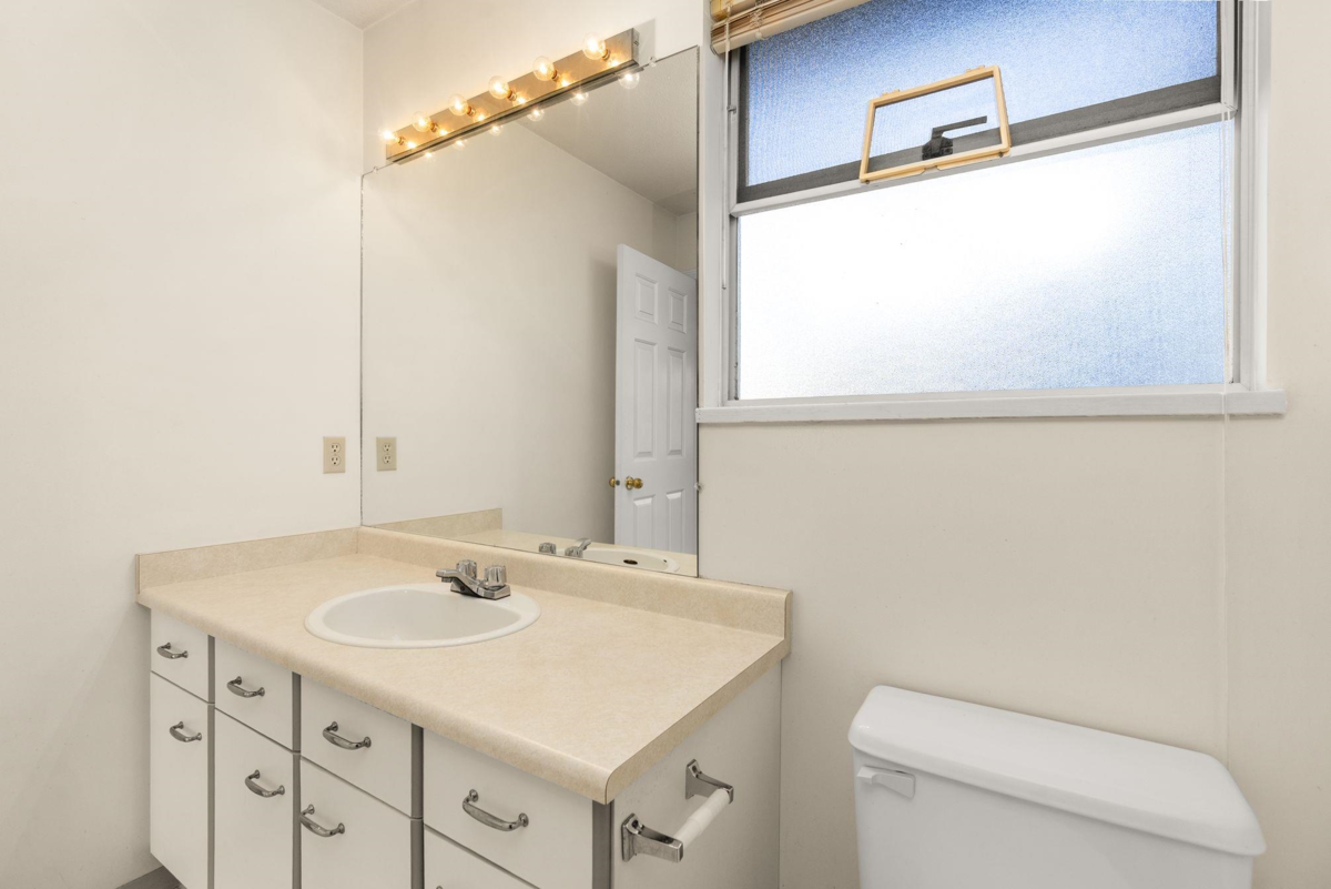 Backyard Photo of 5 4890 48 Avenue, Ladner, BC