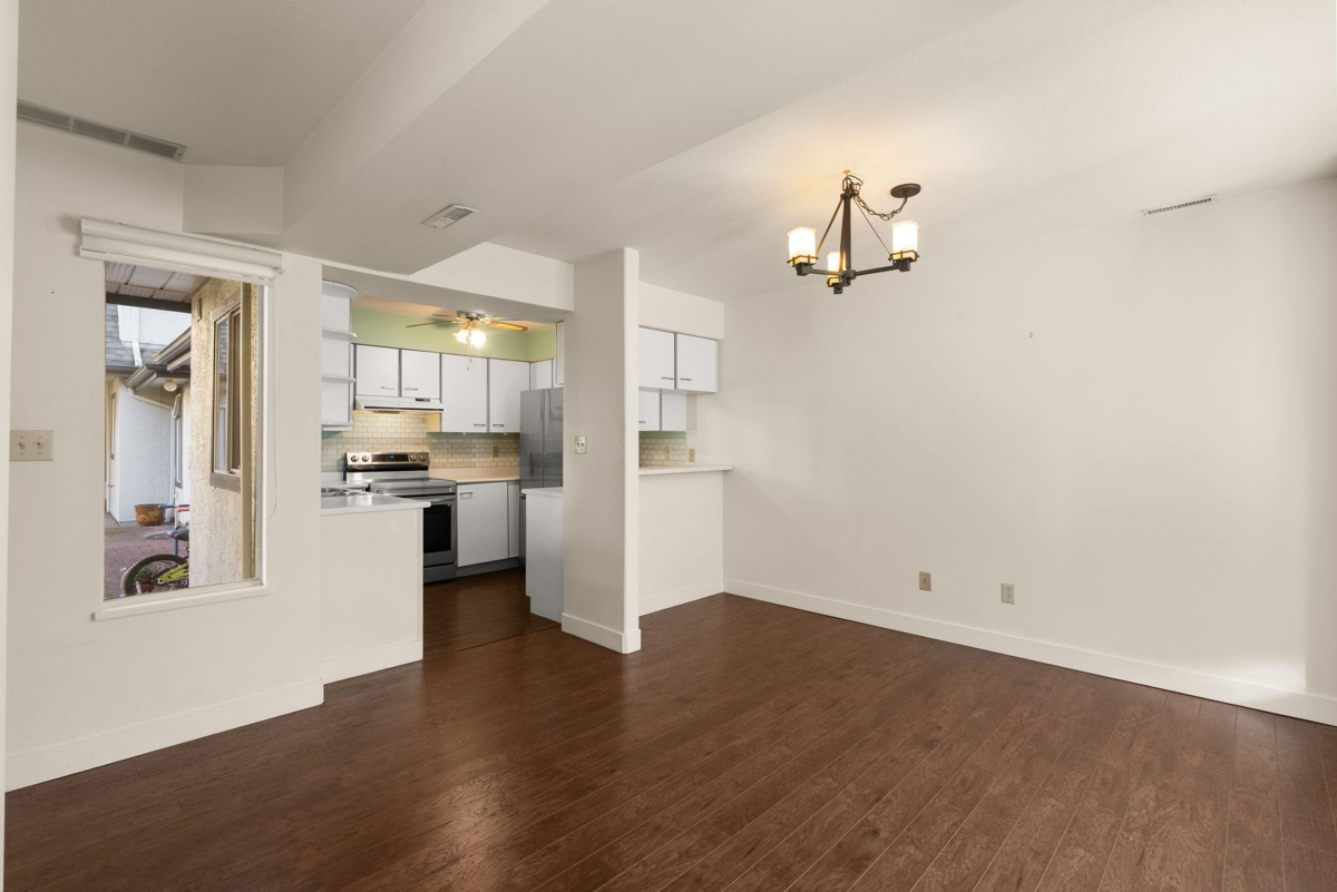 Breakfast Nook Photo of 5 4890 48 Avenue, Ladner, BC