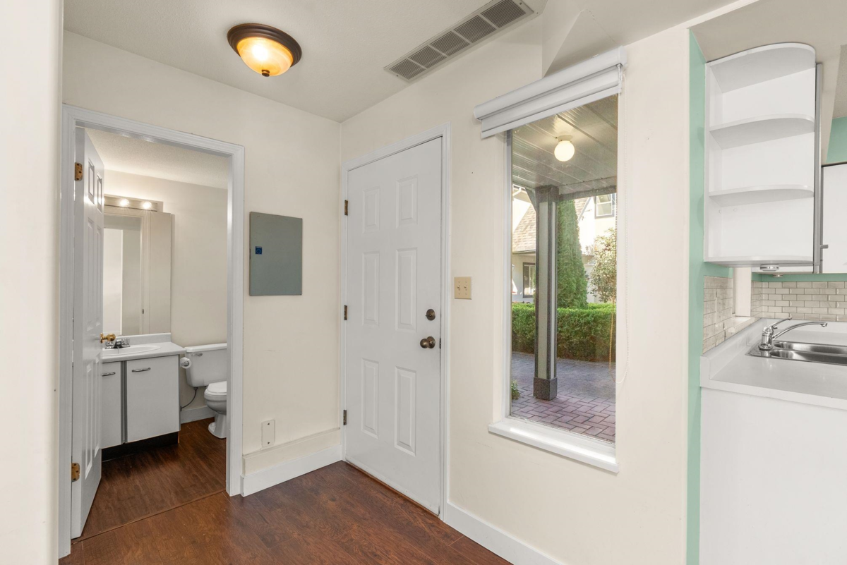 Dining Area Photo of 5 4890 48 Avenue, Ladner, BC
