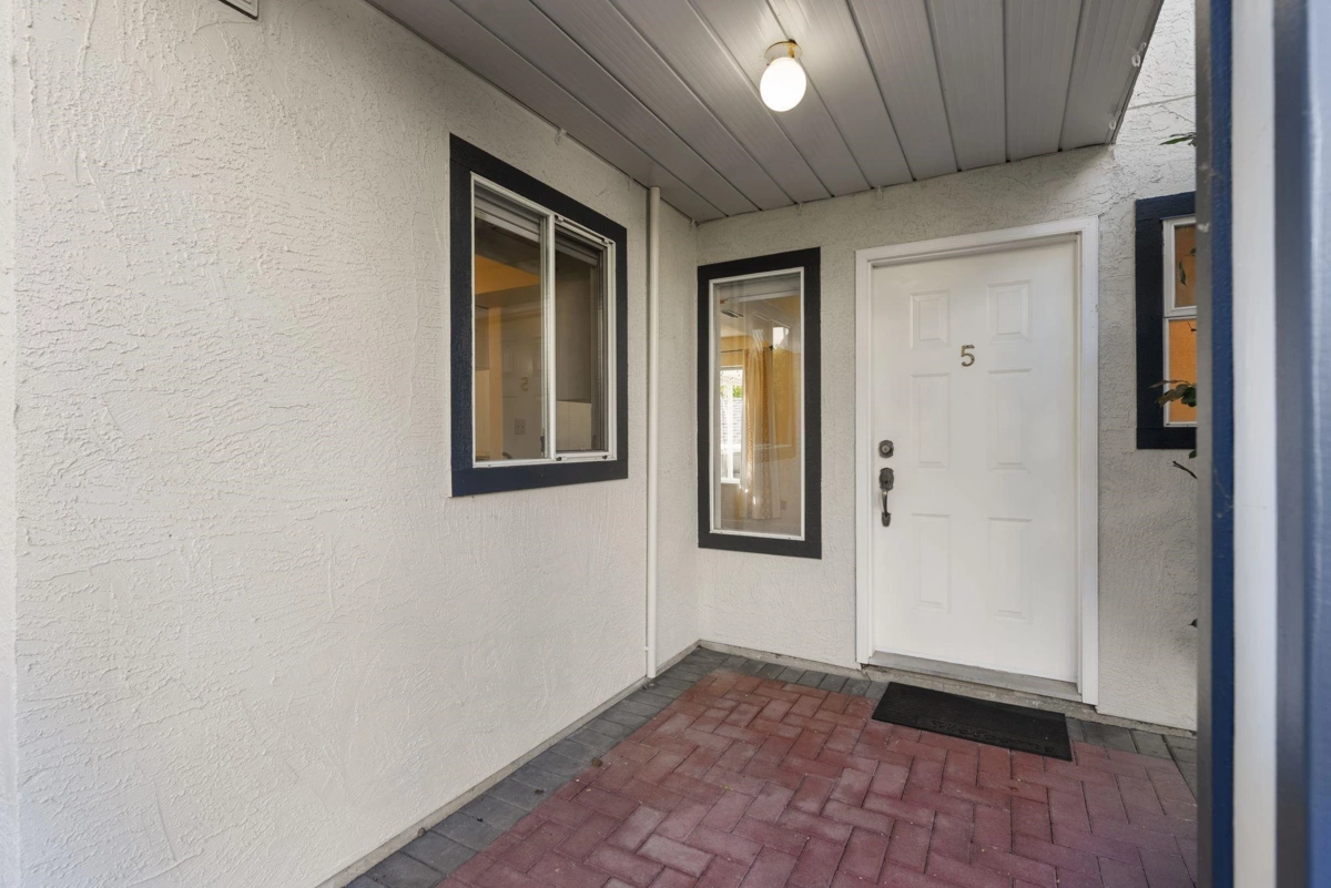 Family Room Photo of 5 4890 48 Avenue, Ladner, BC