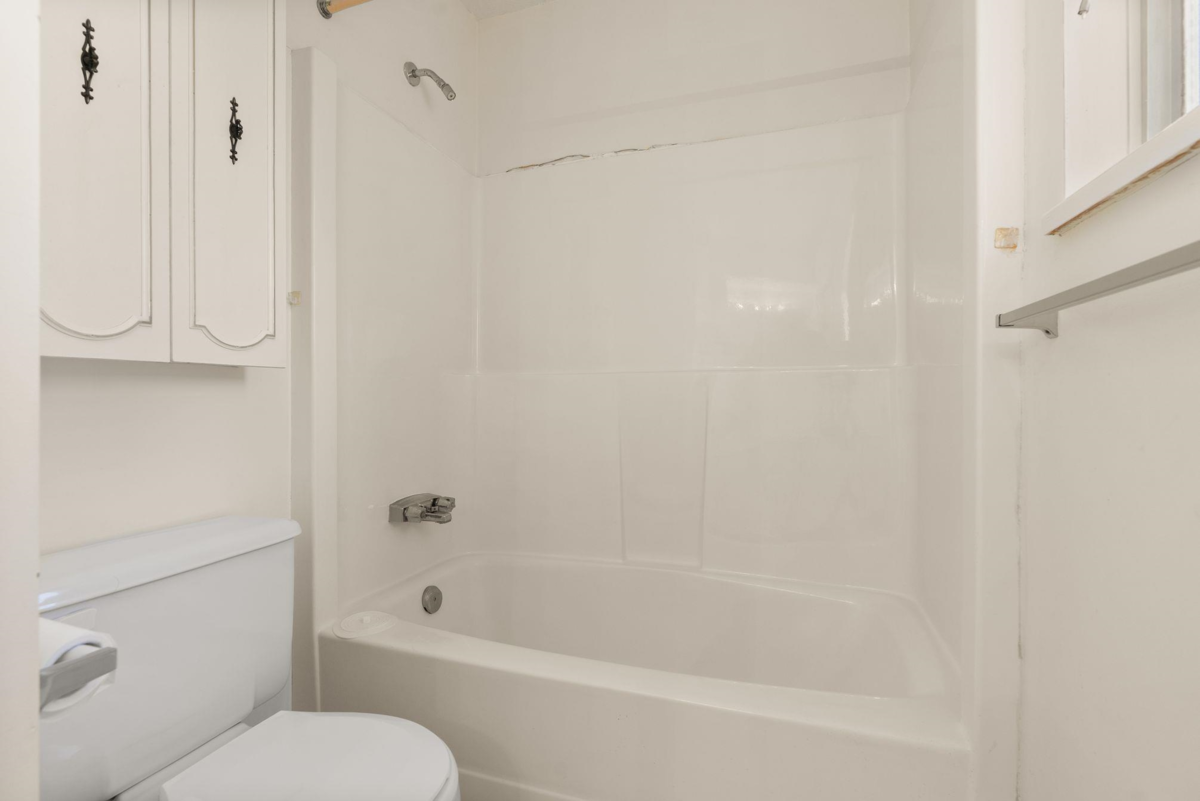 Hallway Photo of 5 4890 48 Avenue, Ladner, BC