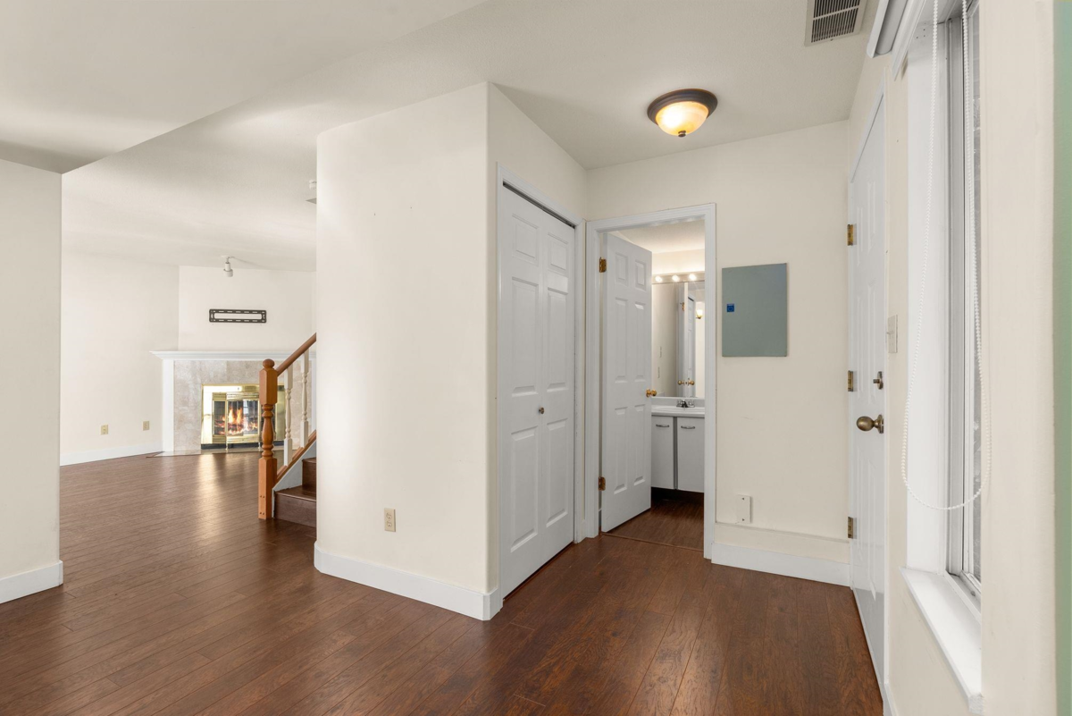 Kitchen Island Photo of 5 4890 48 Avenue, Ladner, BC