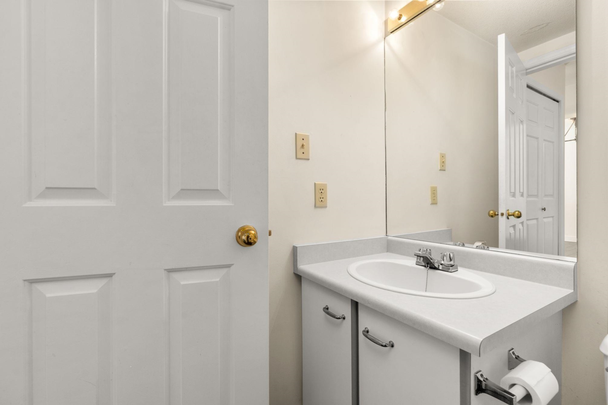 Kitchen Photo of 5 4890 48 Avenue, Ladner, BC