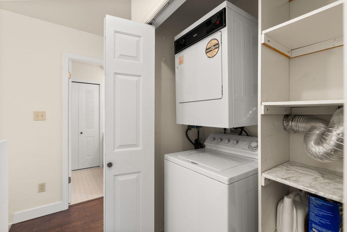 Mudroom Photo of 5 4890 48 Avenue, Ladner, BC