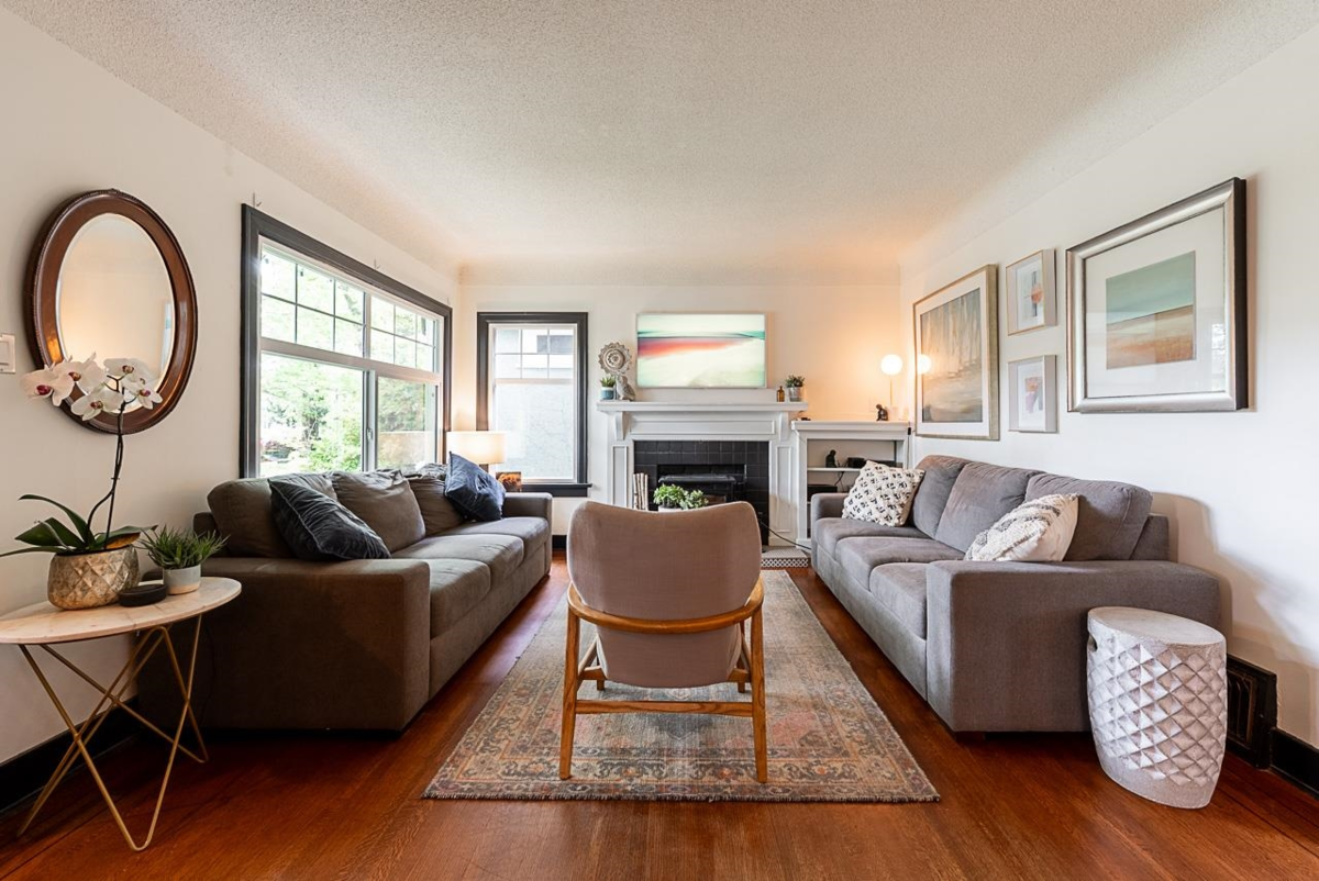 Family Room Photo of 341 W 22nd Avenue, Vancouver, BC