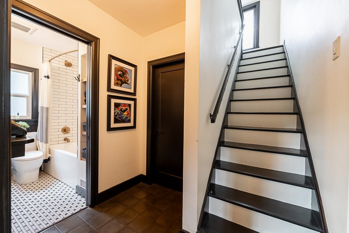 Kitchen Island Photo of 341 W 22nd Avenue, Vancouver, BC