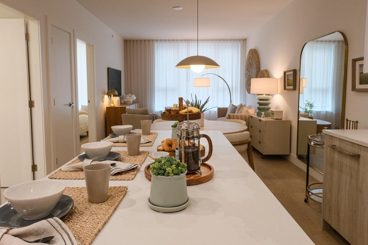 Dining Area Photo of 307 423 6th Street, West Vancouver, BC