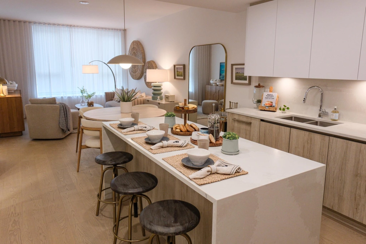 Family Room Photo of 307 423 6th Street, West Vancouver, BC