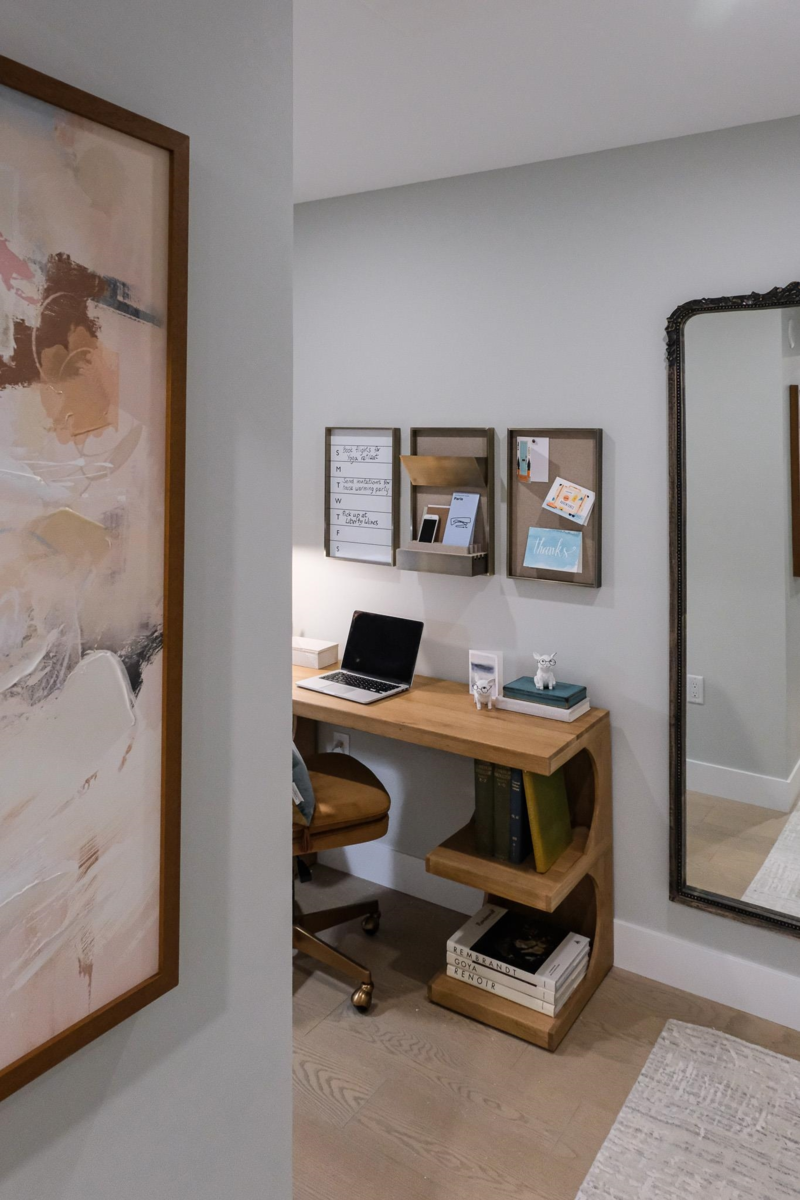 Walk-In Closet Photo of 307 423 6th Street, West Vancouver, BC