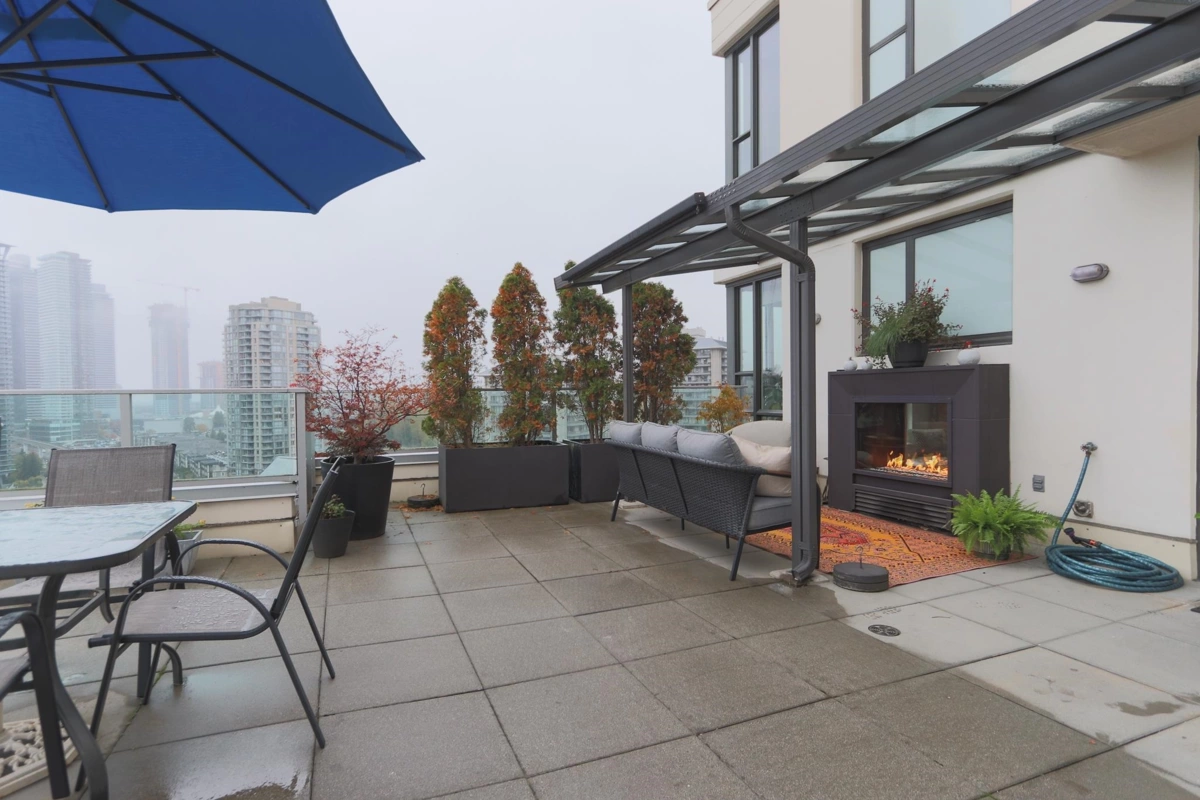 Hot Tub / Spa Photo of 2202 2200 Douglas Road, Burnaby, BC