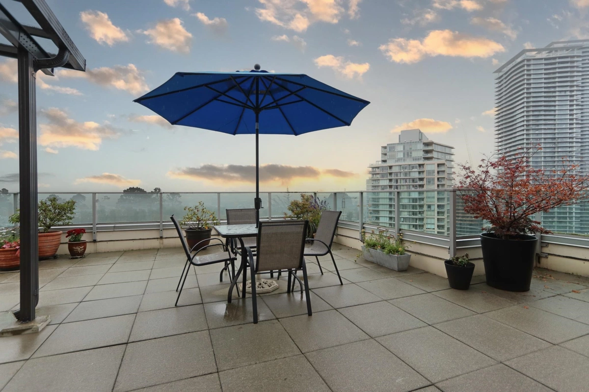 Loft / Bonus Room Photo of 2202 2200 Douglas Road, Burnaby, BC