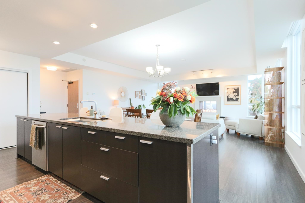 Primary Bathroom Photo of 2202 2200 Douglas Road, Burnaby, BC