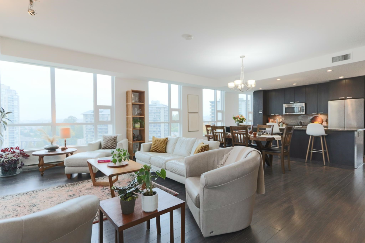 Walk-In Closet Photo of 2202 2200 Douglas Road, Burnaby, BC