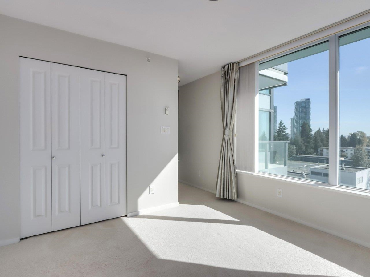 Entry Foyer Photo of 802 6658 Dow Avenue, Burnaby, BC