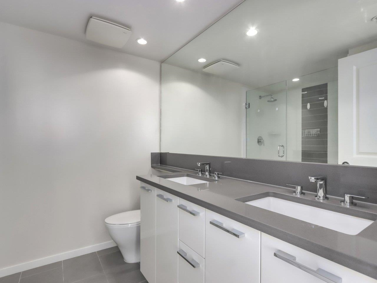 Hallway Photo of 802 6658 Dow Avenue, Burnaby, BC