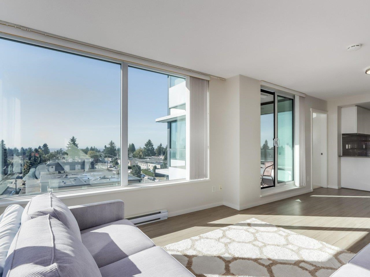 Walk-In Closet Photo of 802 6658 Dow Avenue, Burnaby, BC