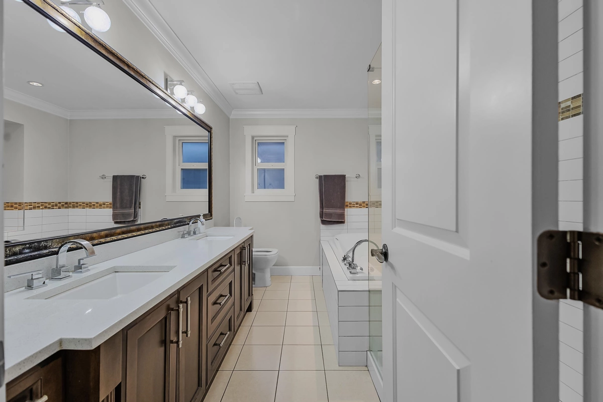 Basement Recreation Room Photo of 11923 92 Avenue, Delta, BC