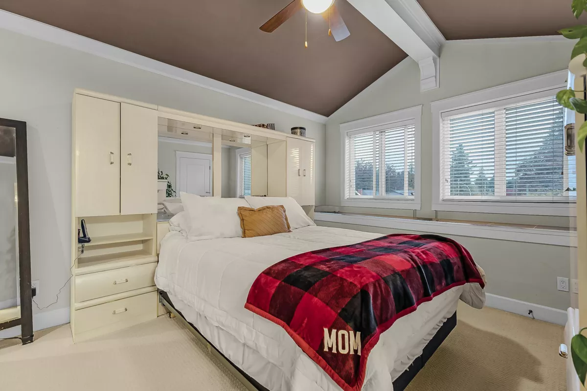 Powder Room Photo of 11923 92 Avenue, Delta, BC