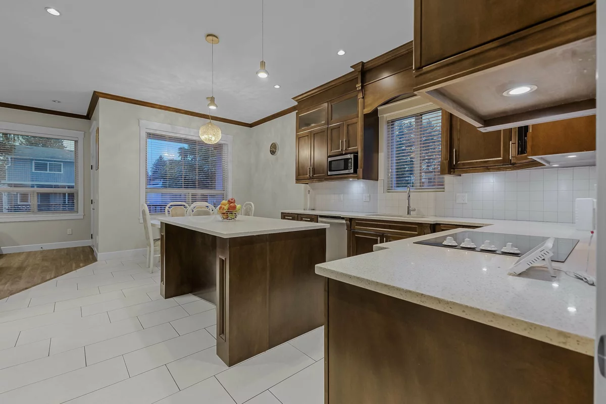 Primary Bathroom Photo of 11923 92 Avenue, Delta, BC