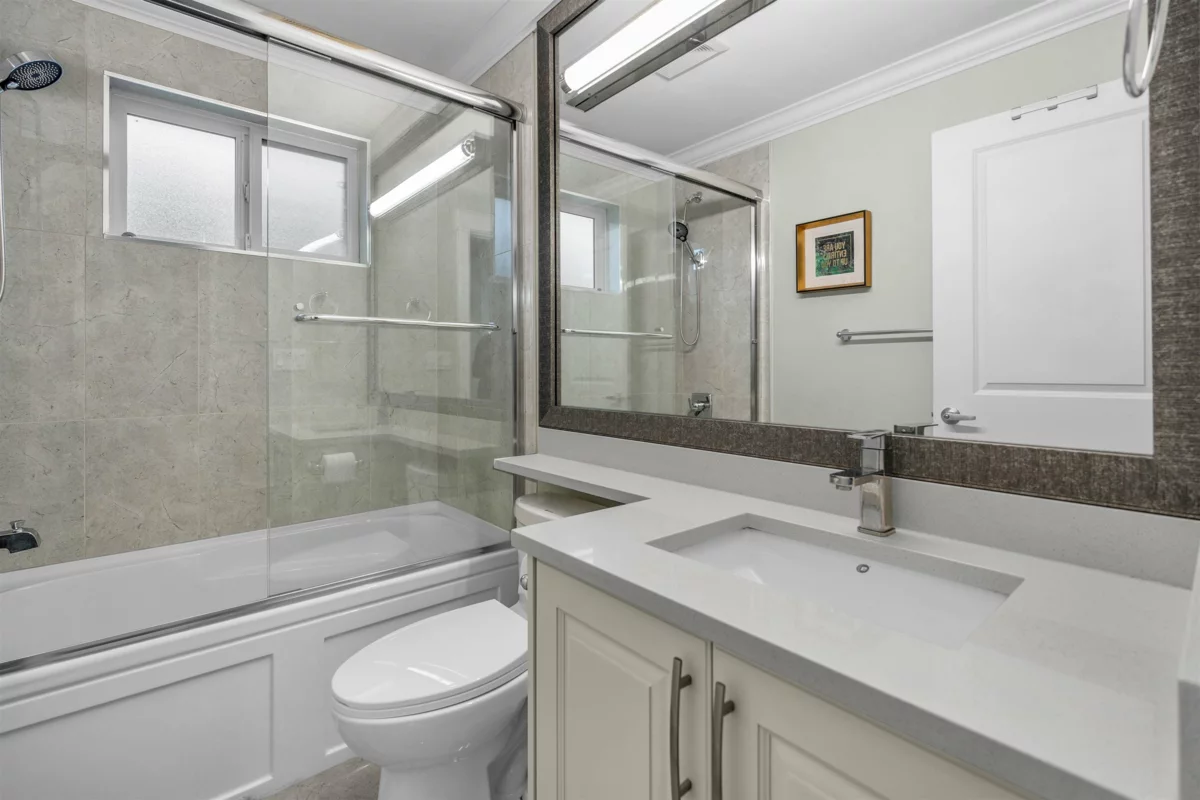 Entry Foyer Photo of 1584 Blaine Avenue, Burnaby, BC