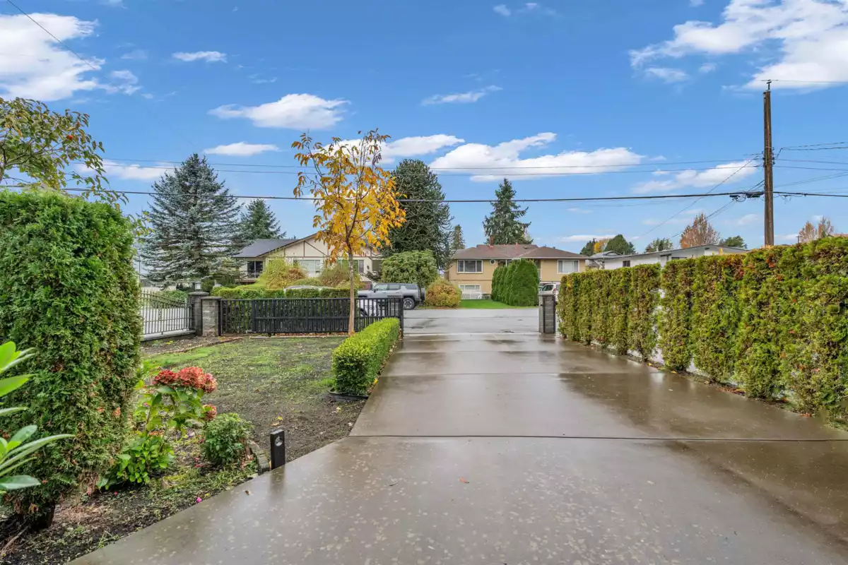 Garden / Landscaping Photo of 1584 Blaine Avenue, Burnaby, BC