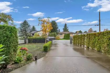 Garden / Landscaping Photo of 1584 Blaine Avenue, Burnaby, BC