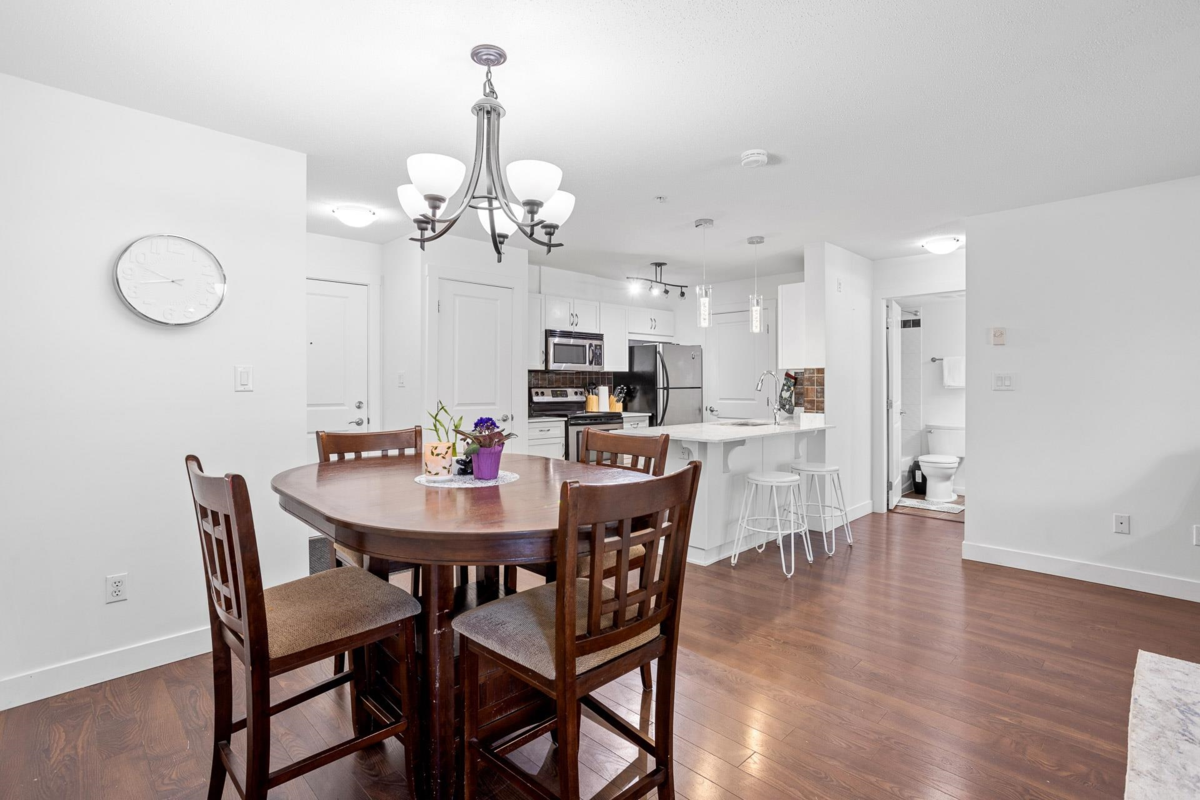 Guest Bathroom Photo of 107 2038 Sandalwood Crescent, Abbotsford, BC