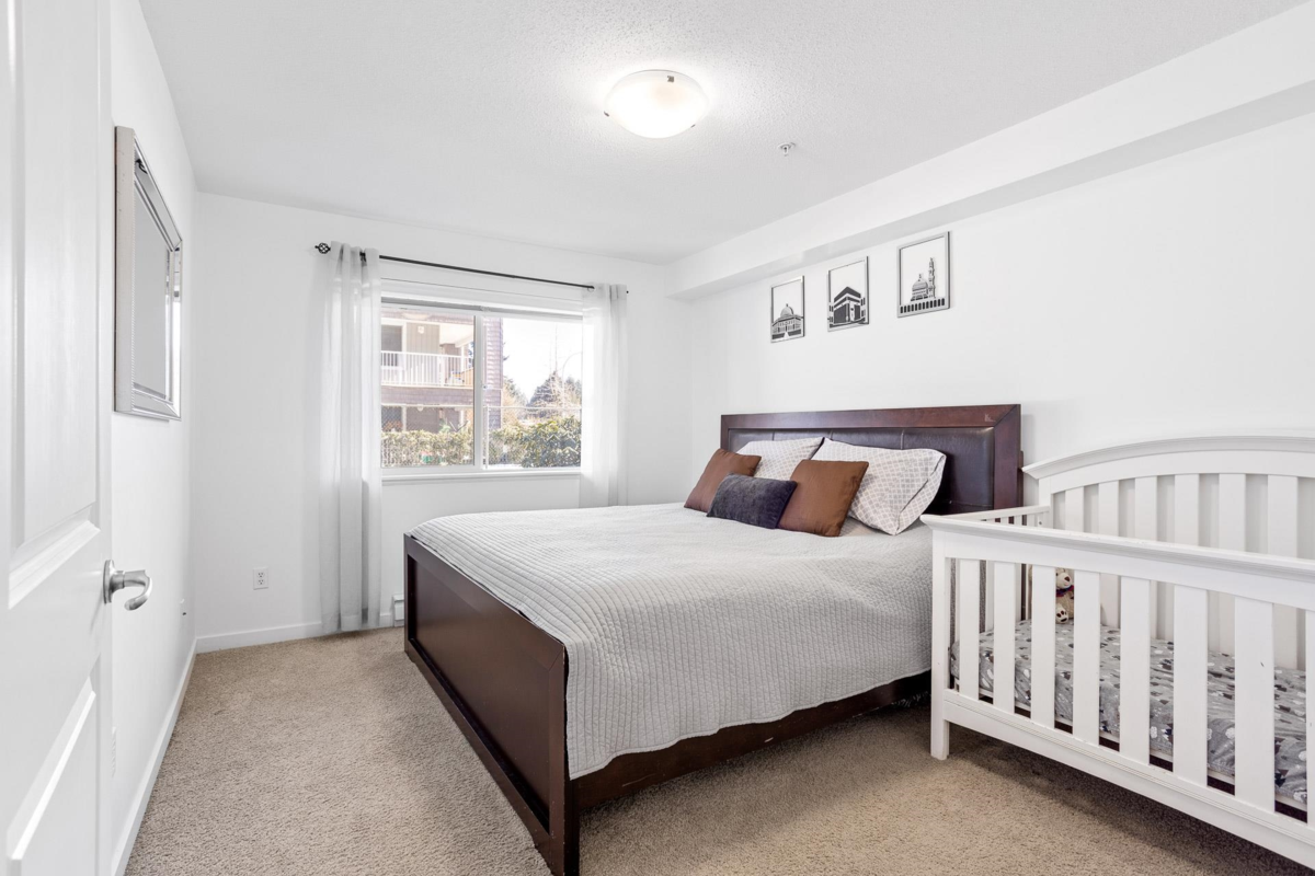 Powder Room Photo of 107 2038 Sandalwood Crescent, Abbotsford, BC