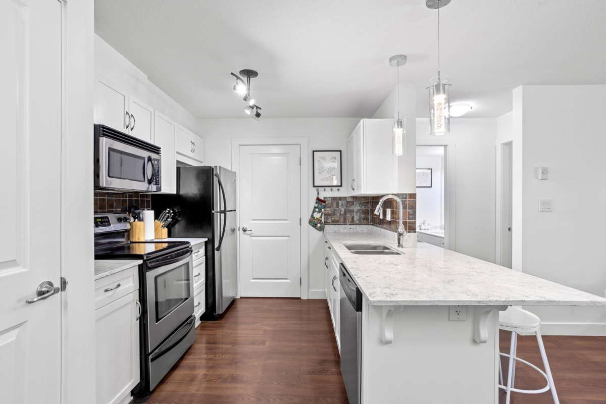 Walk-In Closet Photo of 107 2038 Sandalwood Crescent, Abbotsford, BC