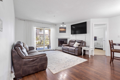 Kitchen Photo of 107 2038 Sandalwood Crescent, Abbotsford, BC