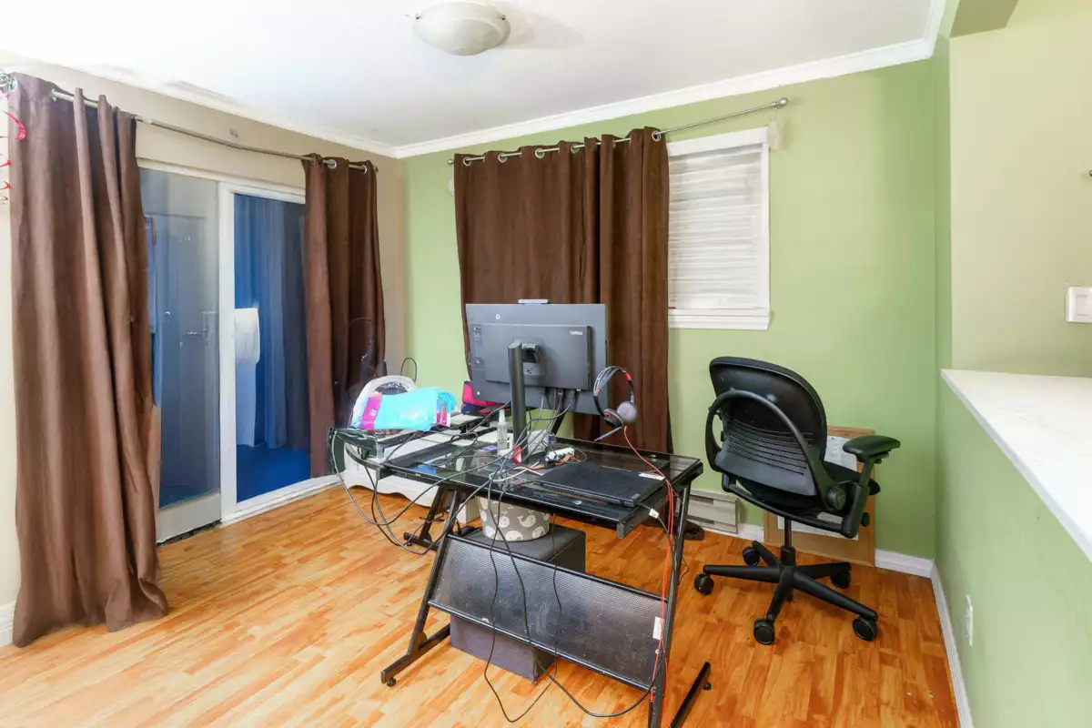 Kitchen Island Photo of 24 20630 118 Avenue, Maple Ridge, BC