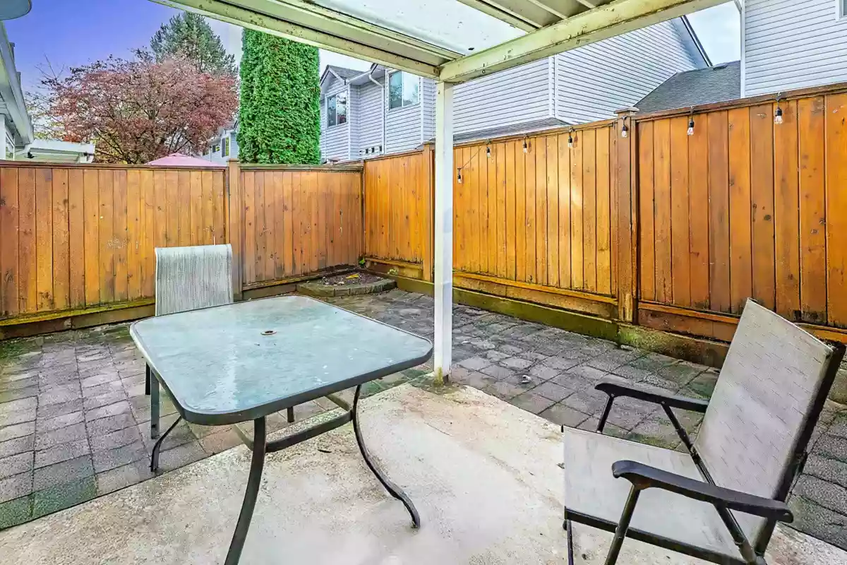Living Room Photo of 24 20630 118 Avenue, Maple Ridge, BC