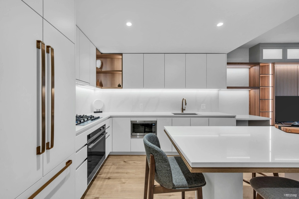 Walk-In Closet Photo of 1601 720 Farrow Street, Coquitlam, BC