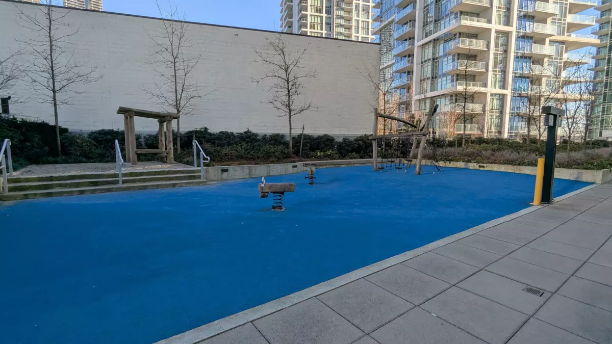 Backyard Photo of 802 2288 Alpha Avenue, Burnaby, BC