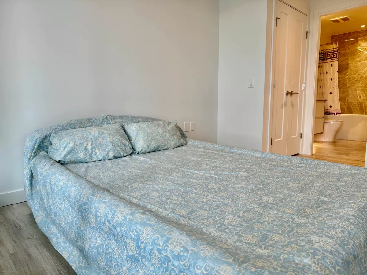 Primary Bathroom Photo of 802 2288 Alpha Avenue, Burnaby, BC