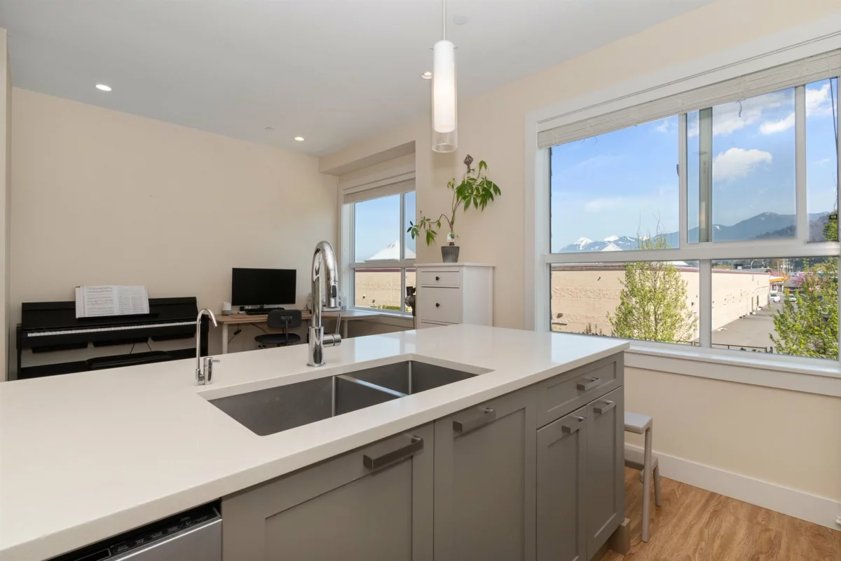 Breakfast Nook Photo of 30 45615 Tamihi Way, Chilliwack, BC