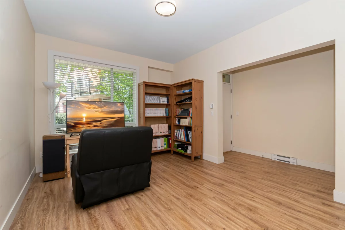 Dining Area Photo of 30 45615 Tamihi Way, Chilliwack, BC