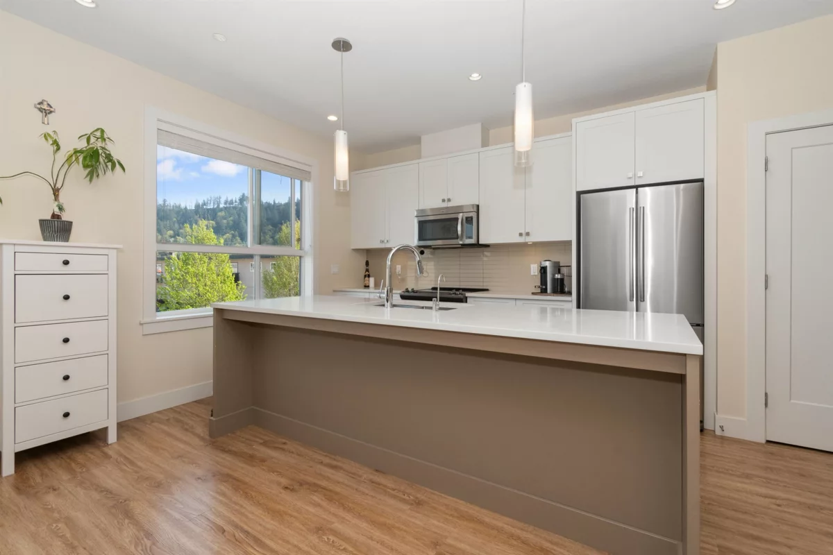 Kitchen Island Photo of 30 45615 Tamihi Way, Chilliwack, BC