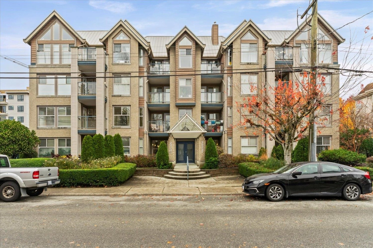 Exterior Front Photo of 301 20237 54 Avenue, Langley, BC