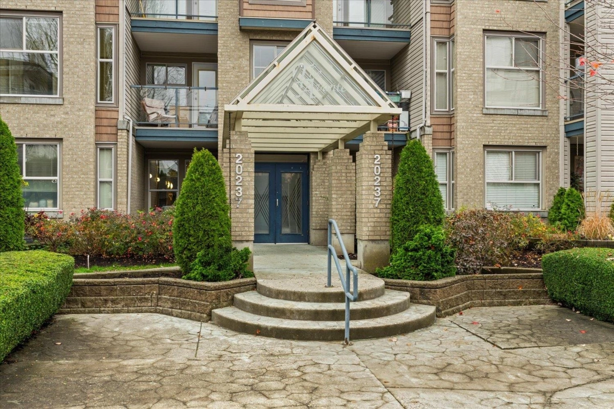 Exterior Rear Photo of 301 20237 54 Avenue, Langley, BC