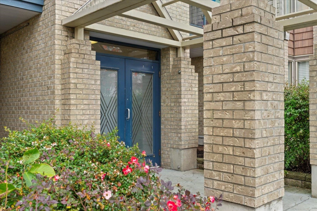 Family Room Photo of 301 20237 54 Avenue, Langley, BC