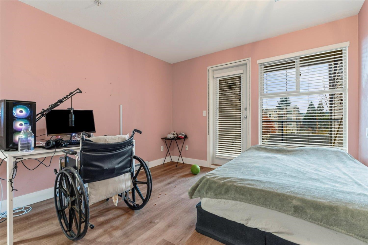 Guest Bathroom Photo of 301 20237 54 Avenue, Langley, BC