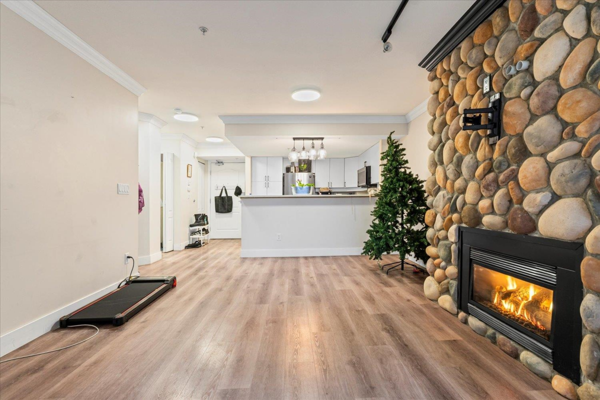 Kitchen Island Photo of 301 20237 54 Avenue, Langley, BC