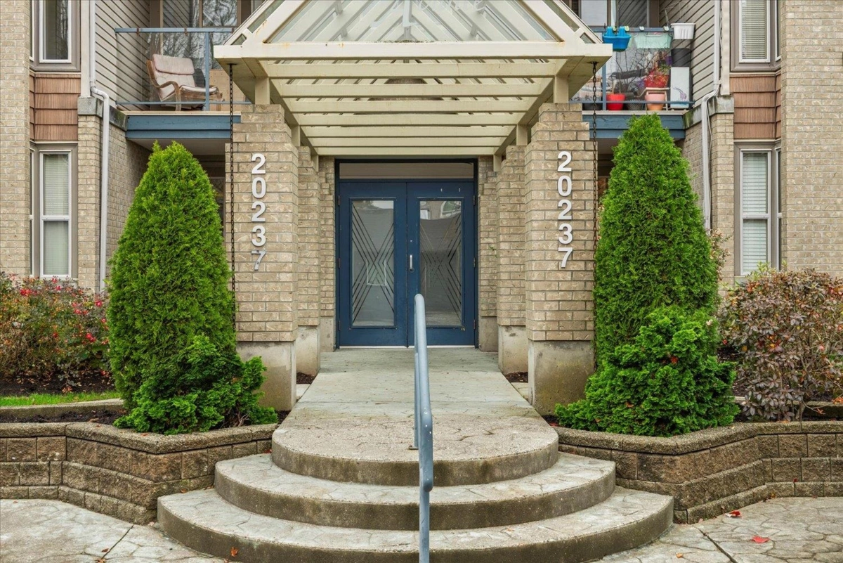 Living Room Photo of 301 20237 54 Avenue, Langley, BC